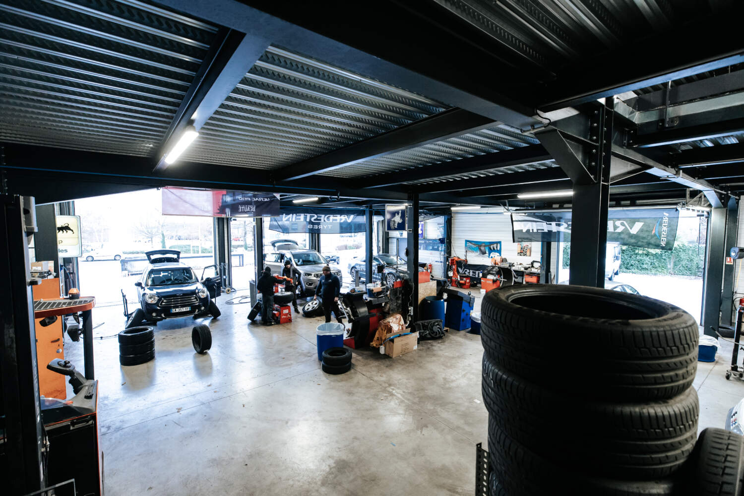 Photo de l'intérieur du garage F2D Automobile à Annemasse