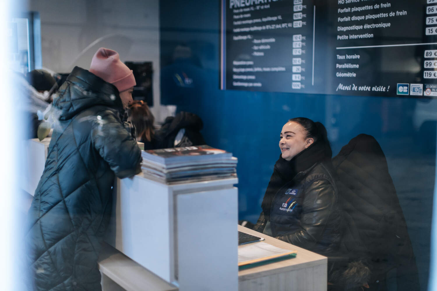 PHoto d'une personne travaillant dans le garage F2D Automobile