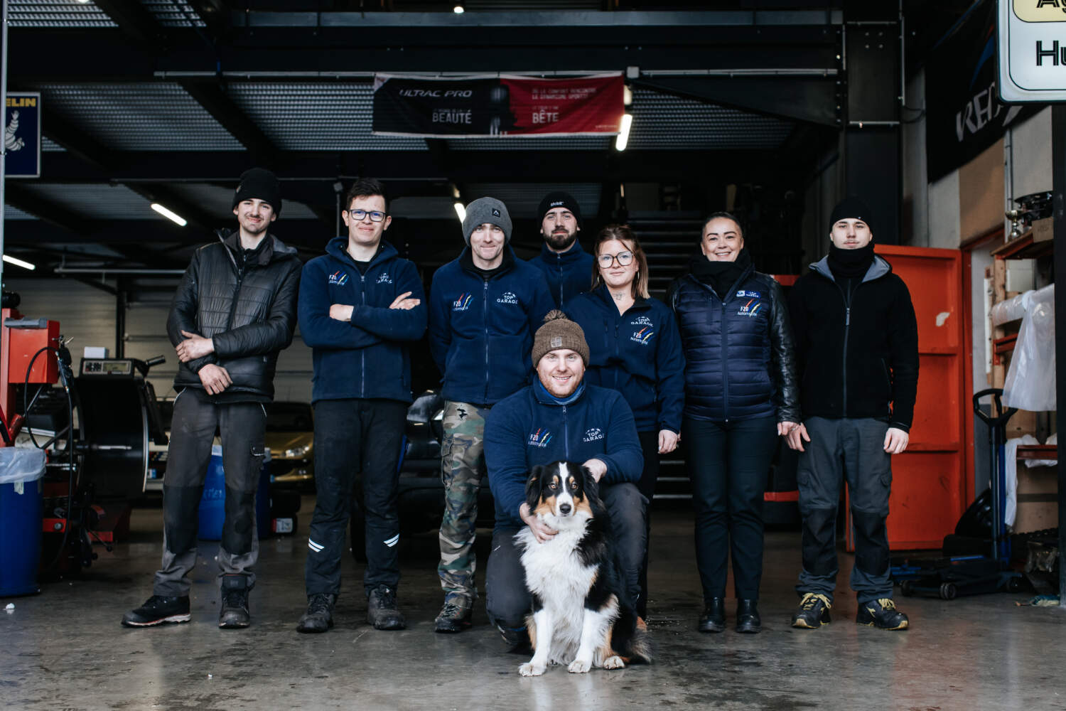 Photo de l'équipe de mécanicien de l'entreprise F2D Automobile - anciennement Annemasse Pneus