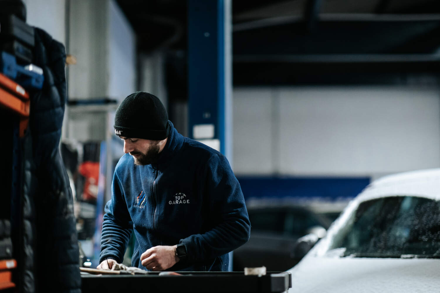 Photo d'un garagiste de l'entreprise F2D Automobile à Annemasse